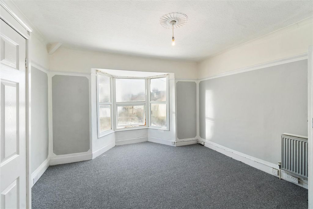 Property photo 2 of 5 Living Space