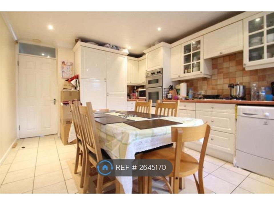 Property photo 1 of 5 Large Kitchen With Dinning
