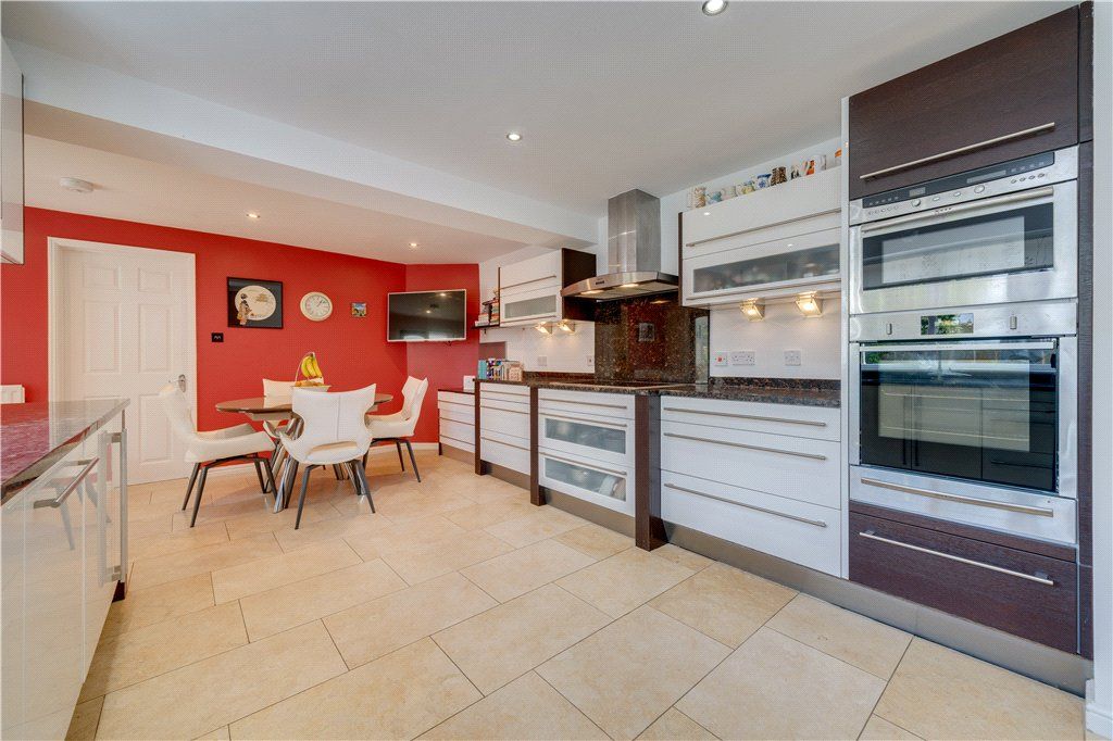 Property photo 3 of 18 Breakfast Kitchen