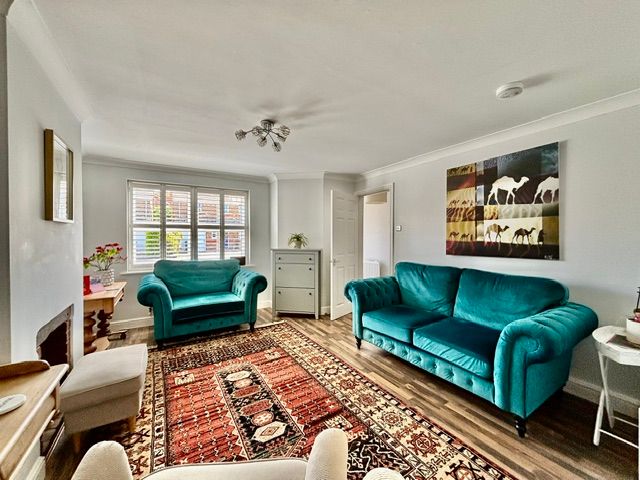 Property photo 2 of 22 Sitting Room