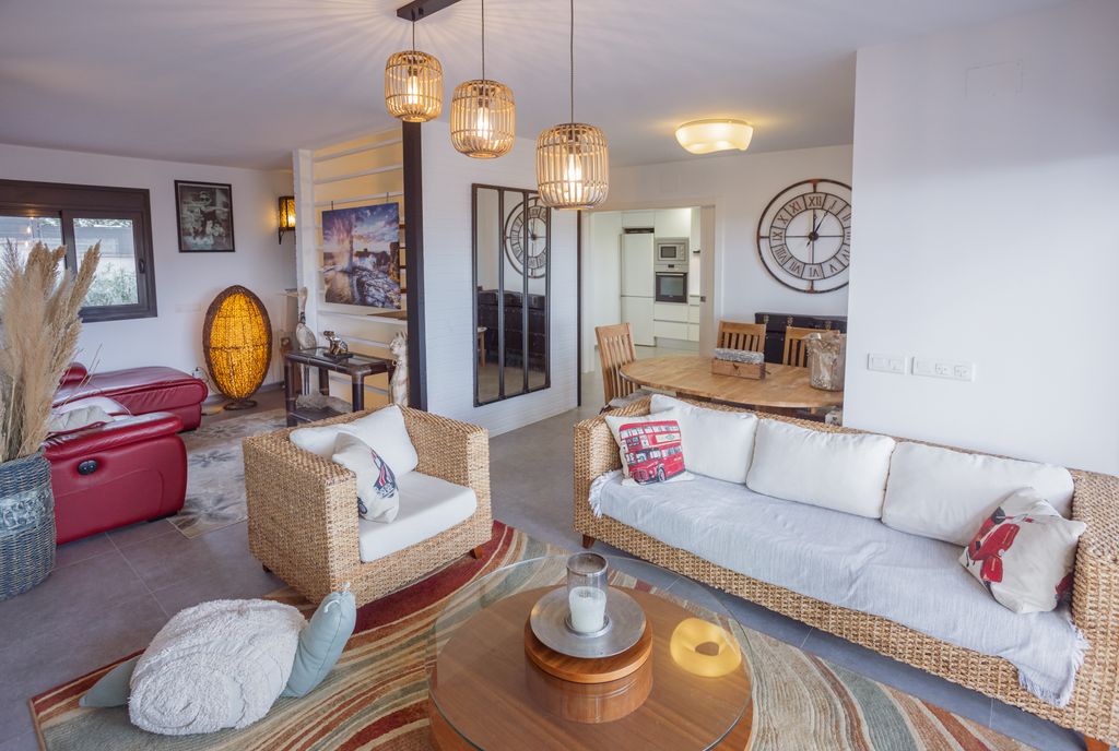 Property photo 3 of 35