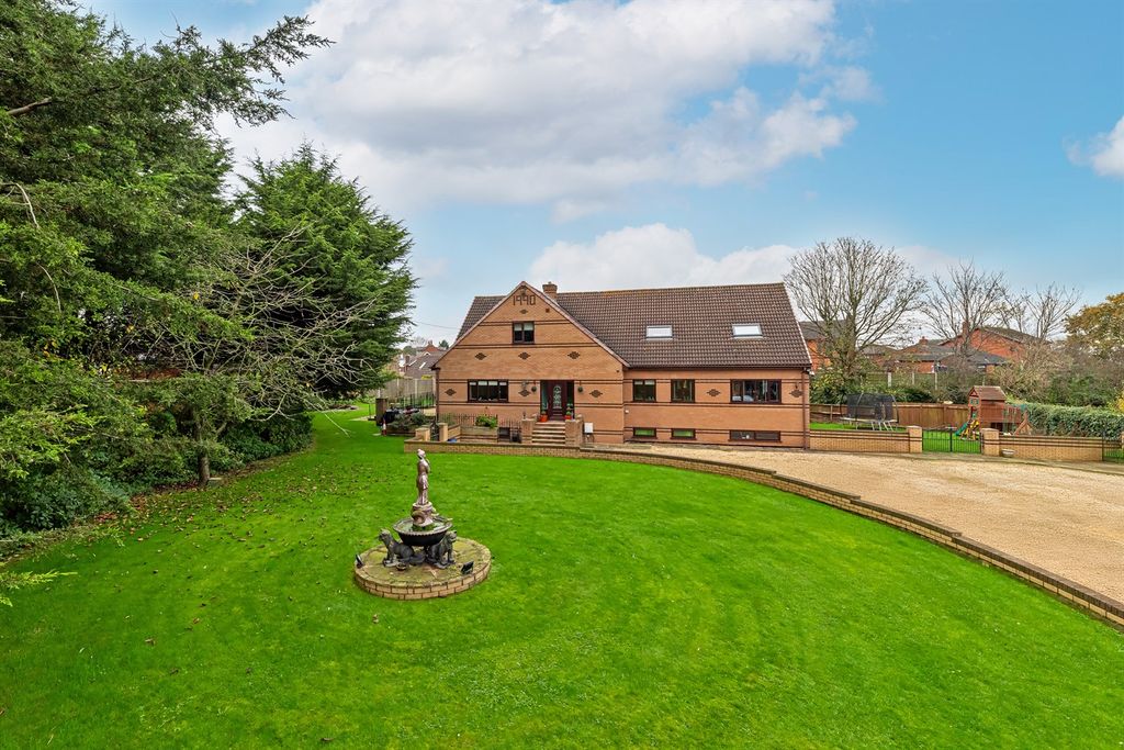 Property photo 1 of 45 (Main)