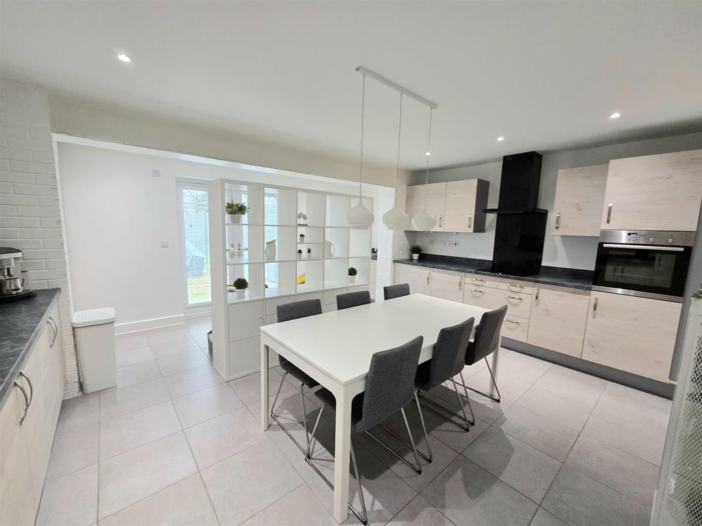 Property photo 2 of 29