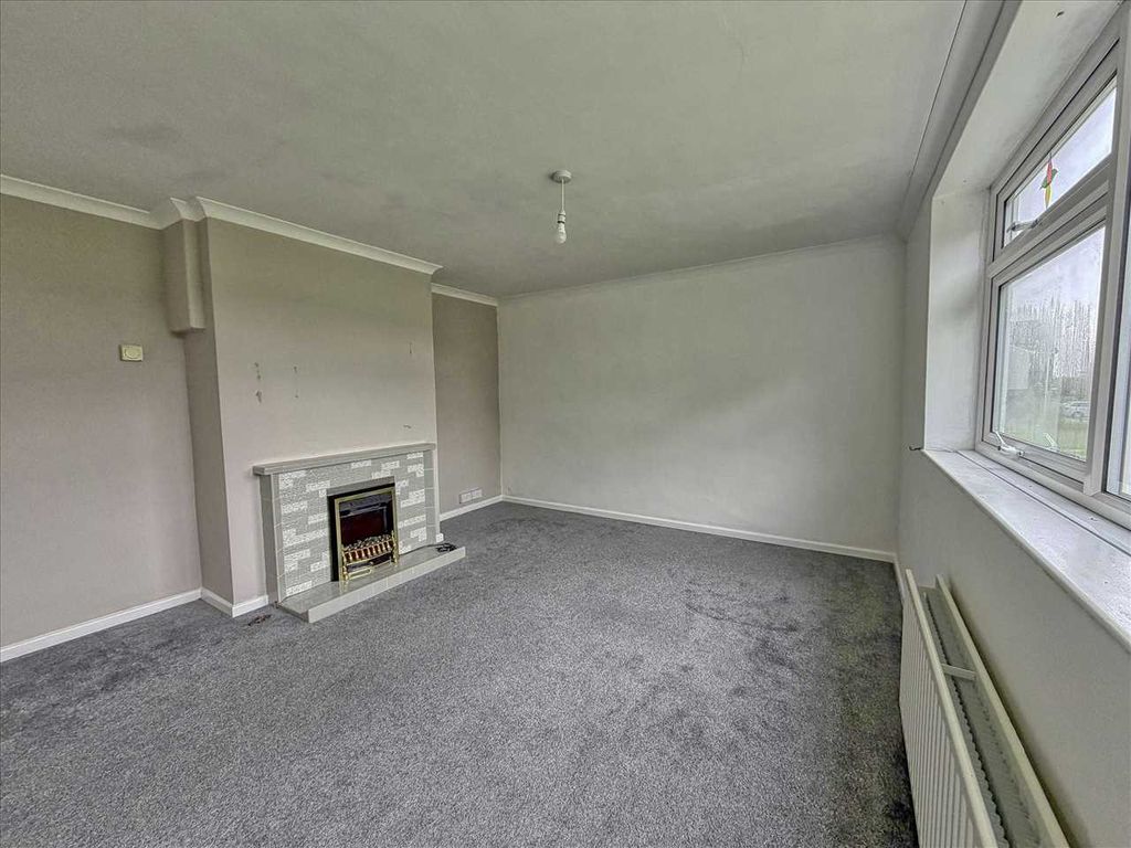 Property photo 3 of 11 Lounge