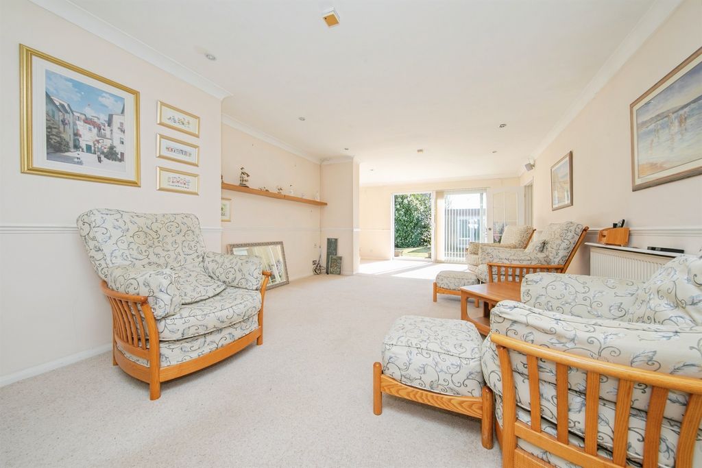 Property photo 2 of 23
