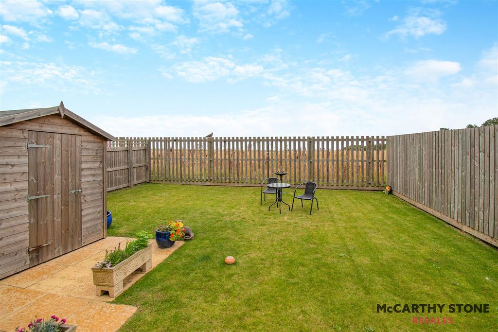 Property photo 2 of 28 8616572-Exterior02.Jpg