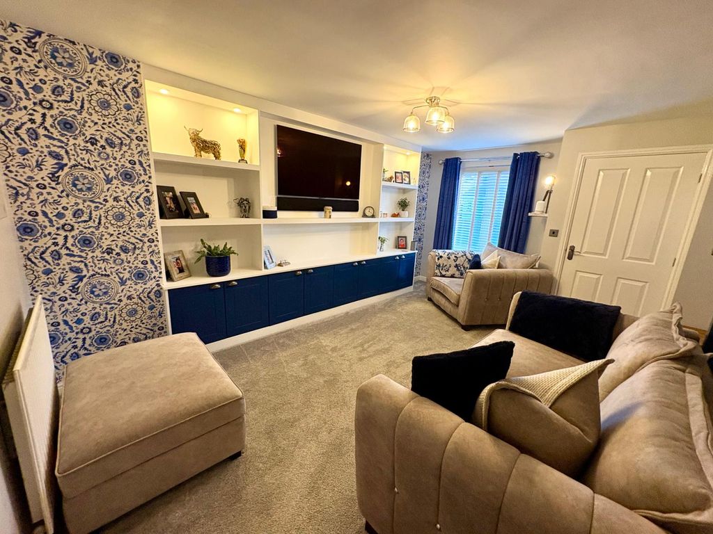 Property photo 3 of 21 Lounge