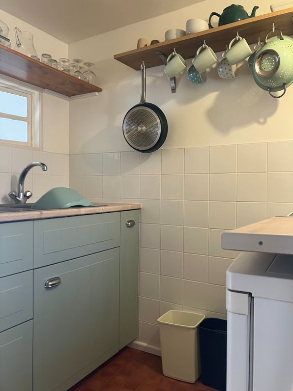 Property photo 2 of 8 Kitchen