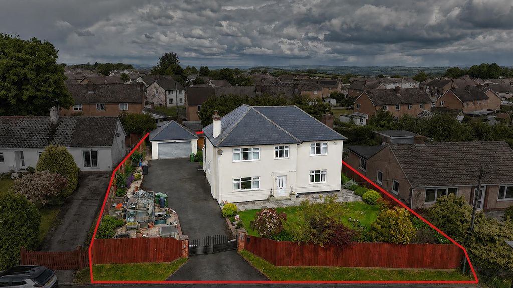 Property photo 2 of 27