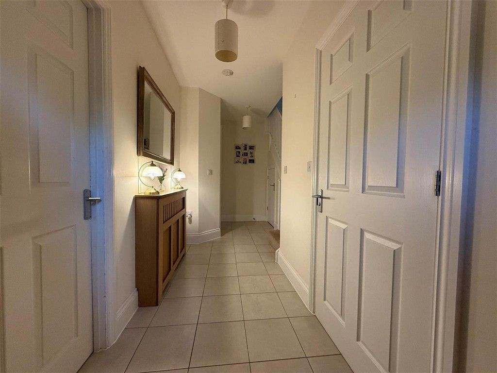 Property photo 3 of 15 Entrance Hall