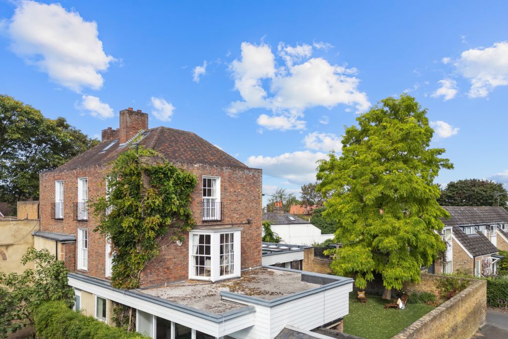 Property photo 2 of 33