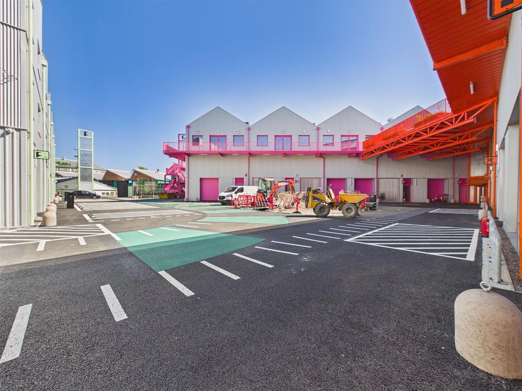 Property photo 1 of 9 Cam04237G0-Pr0285-Still006.Jpg