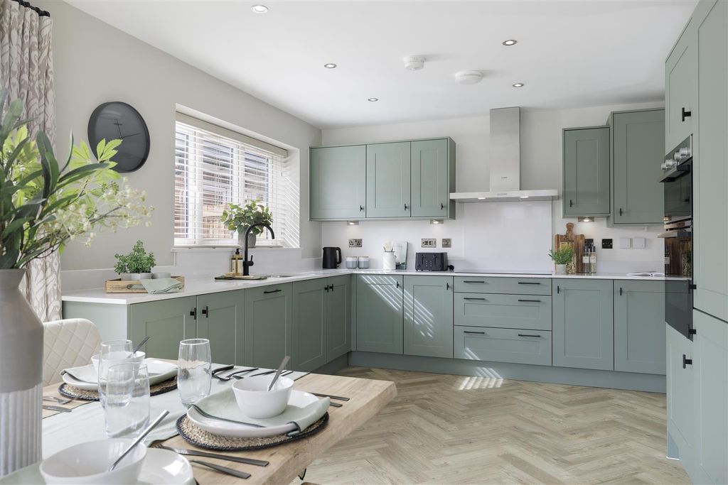 Property photo 2 of 10 Kitchen/Dining Room