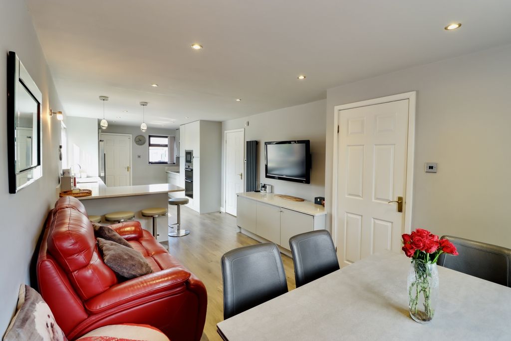 Property photo 3 of 13 Img_8329-Img_8331