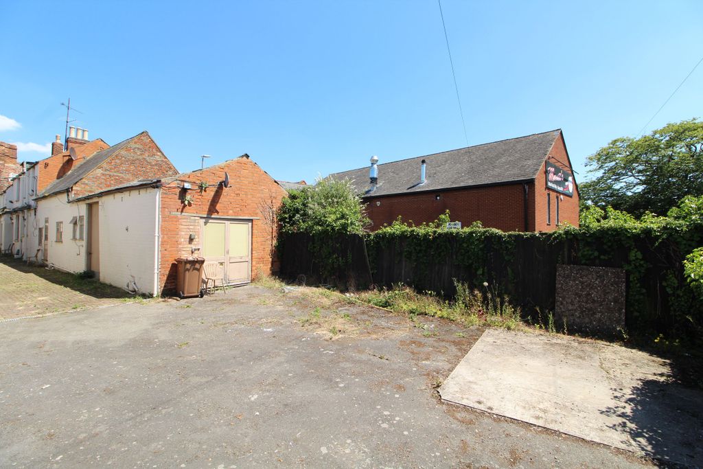 Property photo 3 of 4