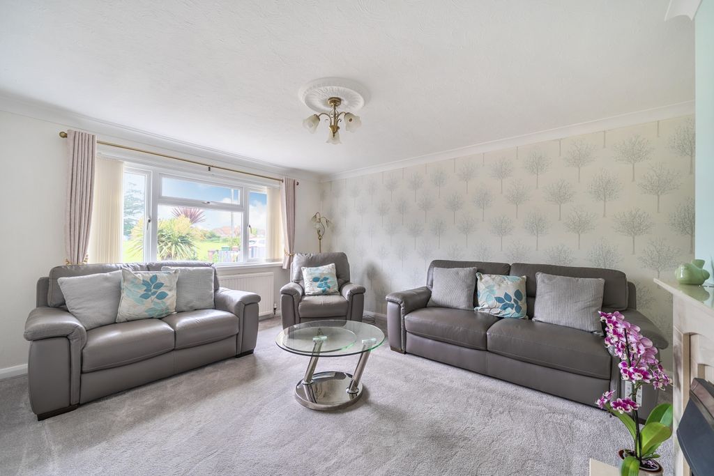 Property photo 3 of 20 1463119-15-6A0c6F551F3ce