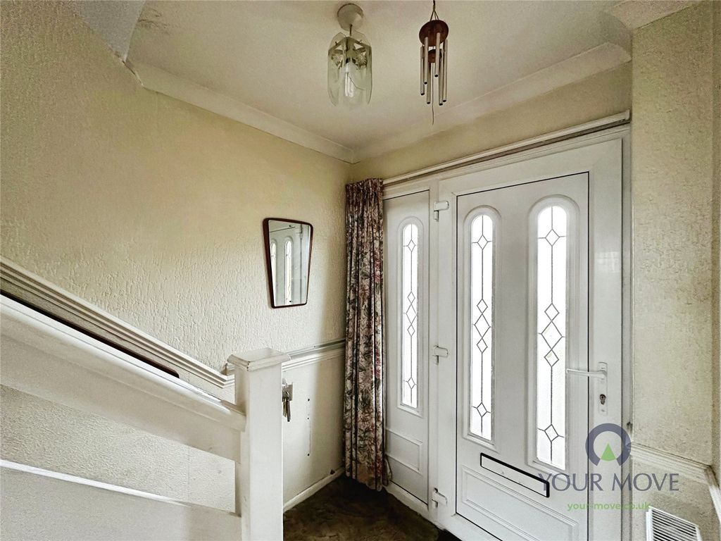 Property photo 2 of 18 Hallway