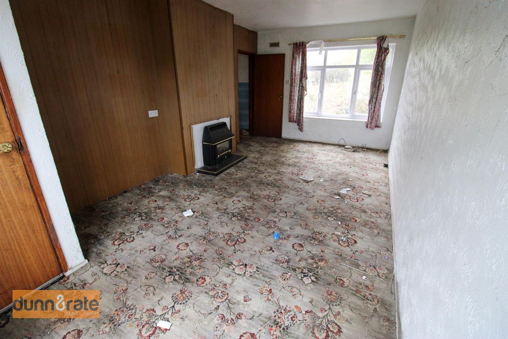 Property photo 3 of 12 Img_8121.Jpg