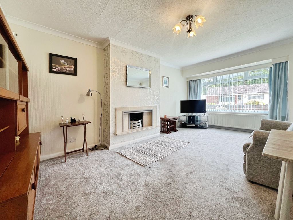 Property photo 3 of 12 Lounge