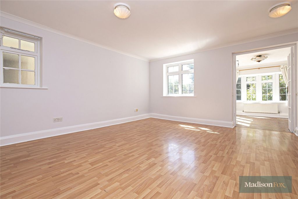 Property photo 3 of 27 Picture No. 97