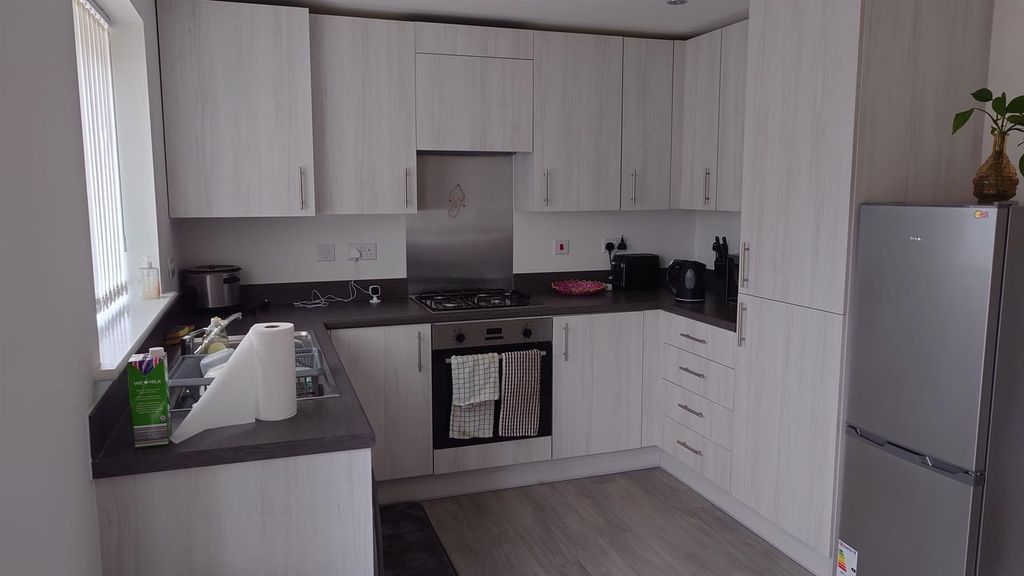 Property photo 3 of 13 Kitchen.Jpeg