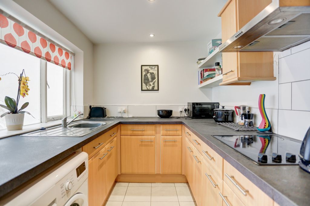 Property photo 3 of 22 Kitchen3