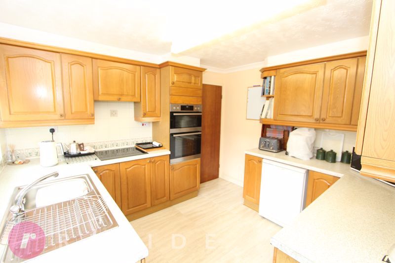 Property photo 3 of 21 Kitchen