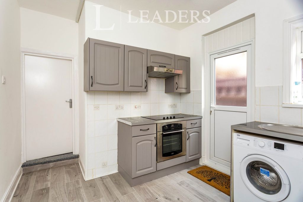 Property photo 2 of 11 70A75642-Bc05-4d6B-8