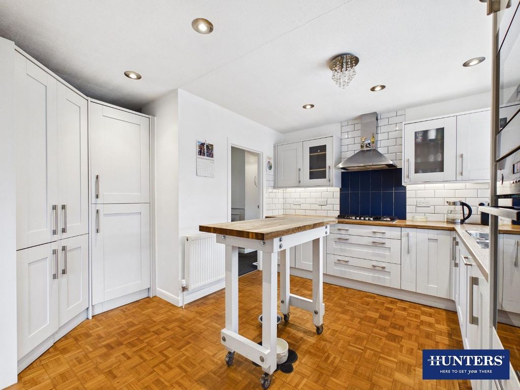 Property photo 3 of 27 Kitchen