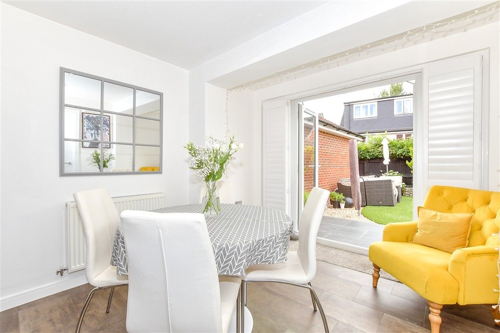 Property photo 1 of 9 Lounge