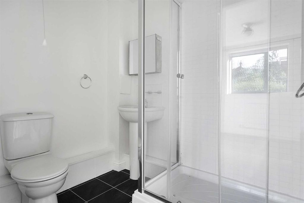 Property photo 3 of 14 Property-Photo-882