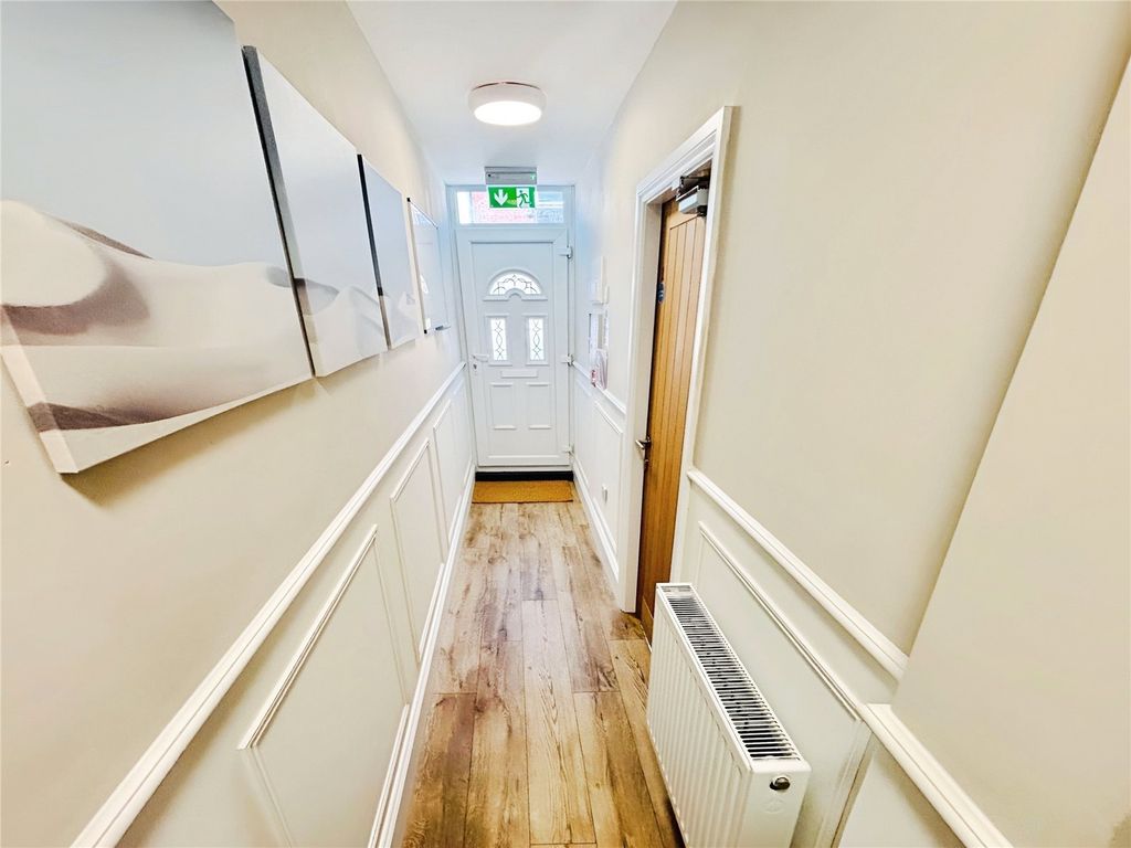 Property photo 3 of 11 Entrance Hall