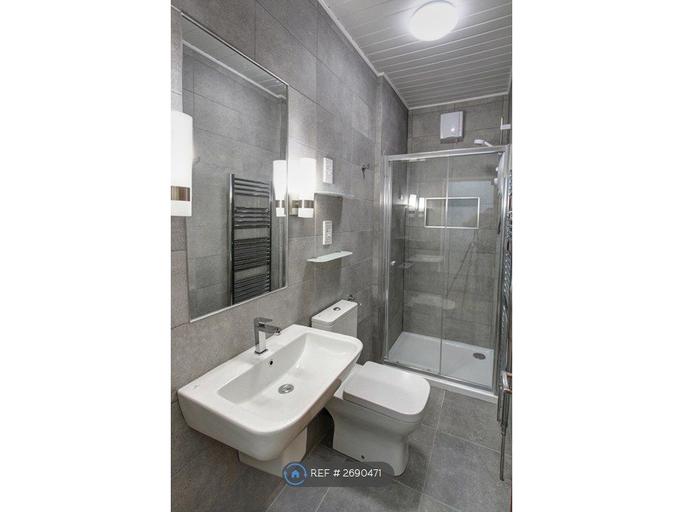 Property photo 1 of 9 Shower Room