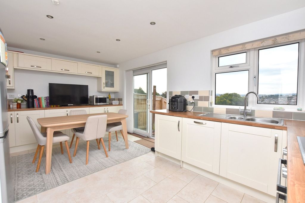 Property photo 3 of 15 Kitchen/Diner