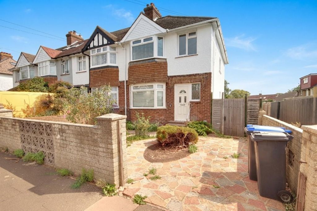Property photo 1 of 11 4 Turner Rd 8.Jpg
