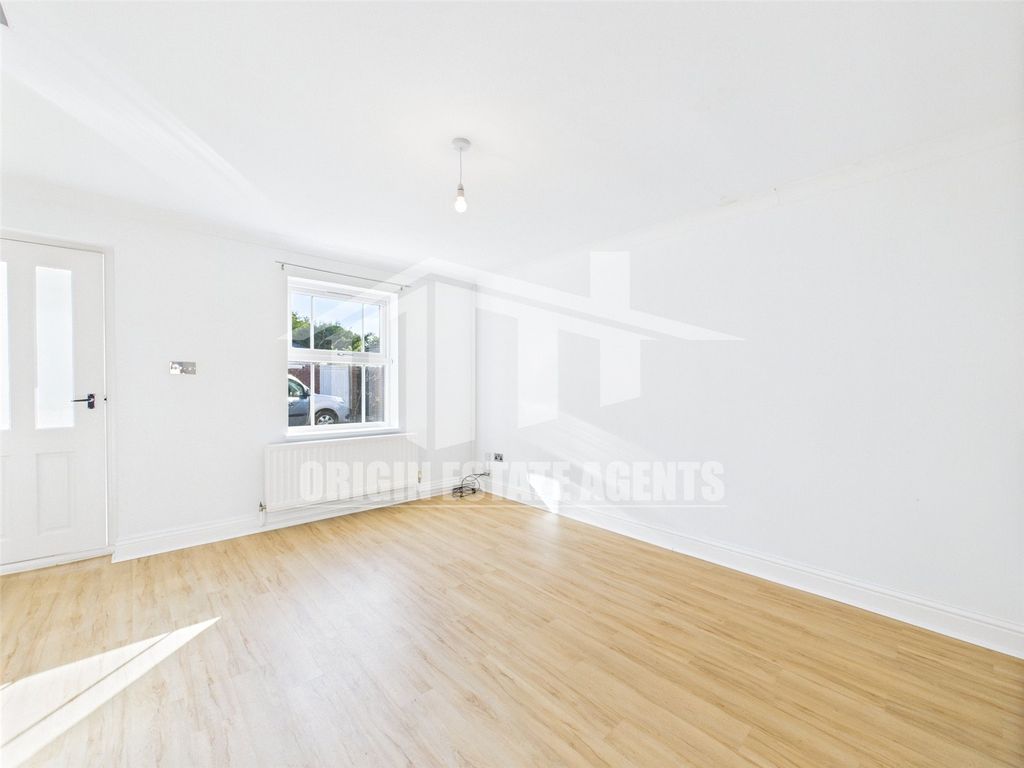 Property photo 2 of 18 Picture No. 11