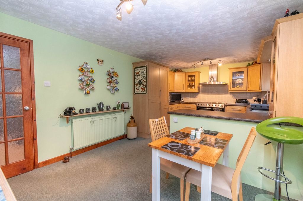 Property photo 3 of 21