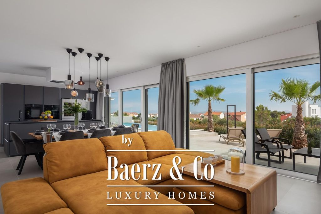 Property photo 3 of 35