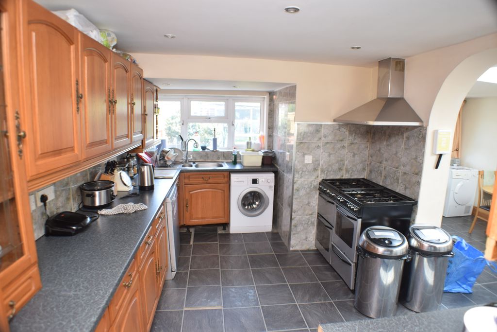 Property photo 3 of 4 Kitchen