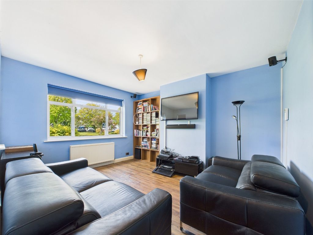 Property photo 3 of 12 4160825