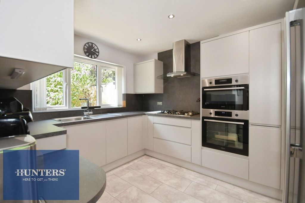 Property photo 3 of 19 Kitchen 01.Jpg
