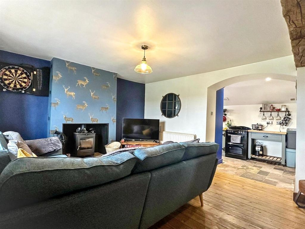 Property photo 2 of 30 Lounge