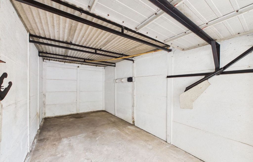 Property photo 2 of 3