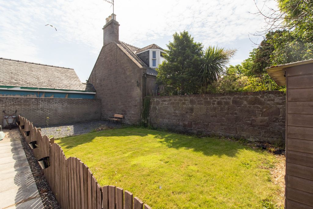 Property photo 2 of 29 Private Garden