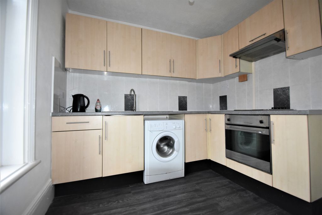 Property photo 2 of 8 Photo 04