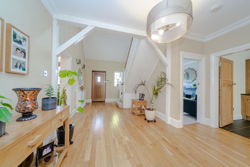 Property photo 3 of 35 38Barlows-16