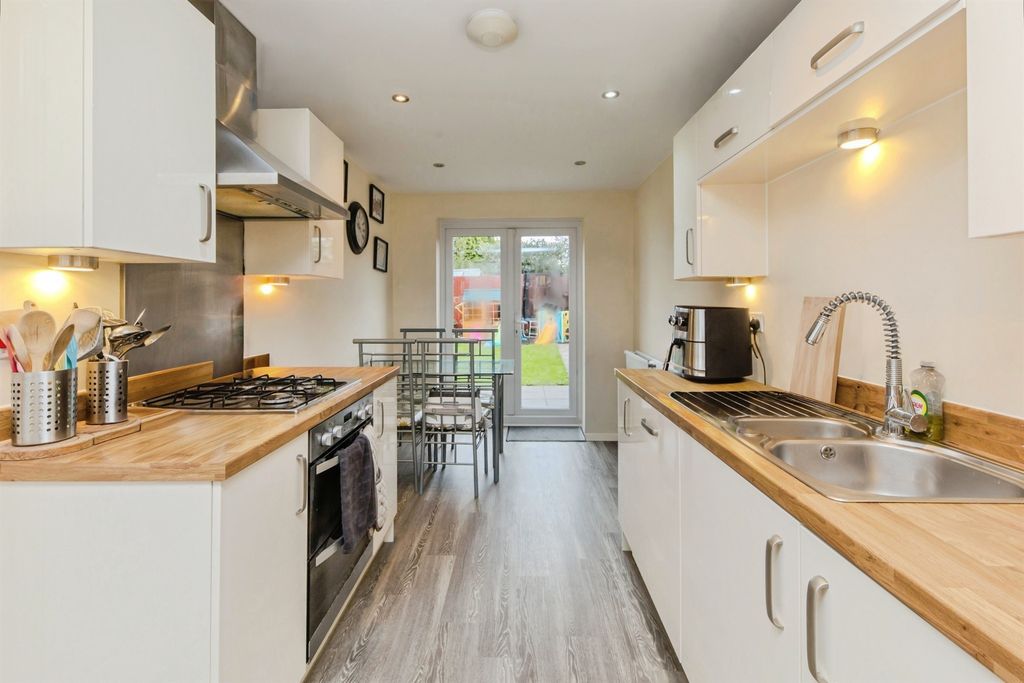 Property photo 3 of 15