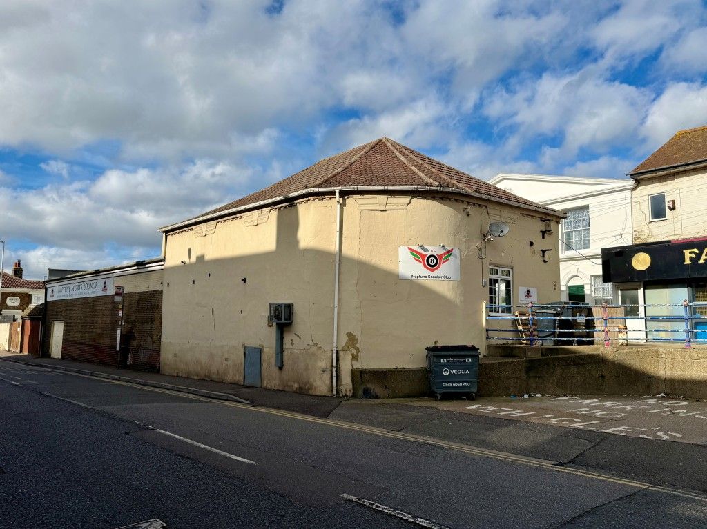 Property photo 1 of 8 External View