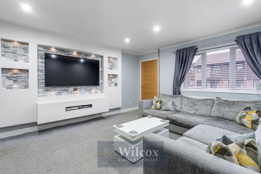 Property photo 2 of 24