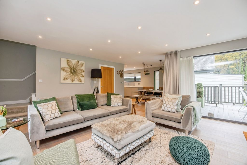 Property photo 2 of 17 Photo